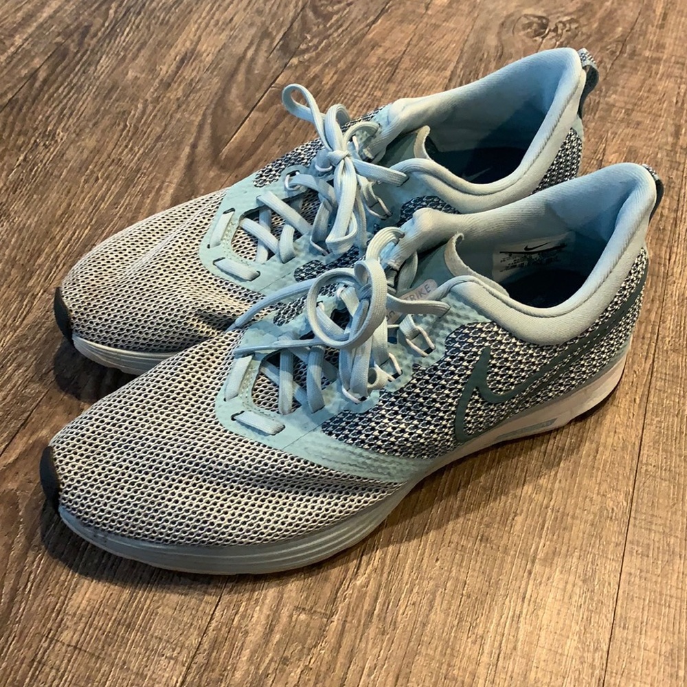 Woman Nike zoom shoes